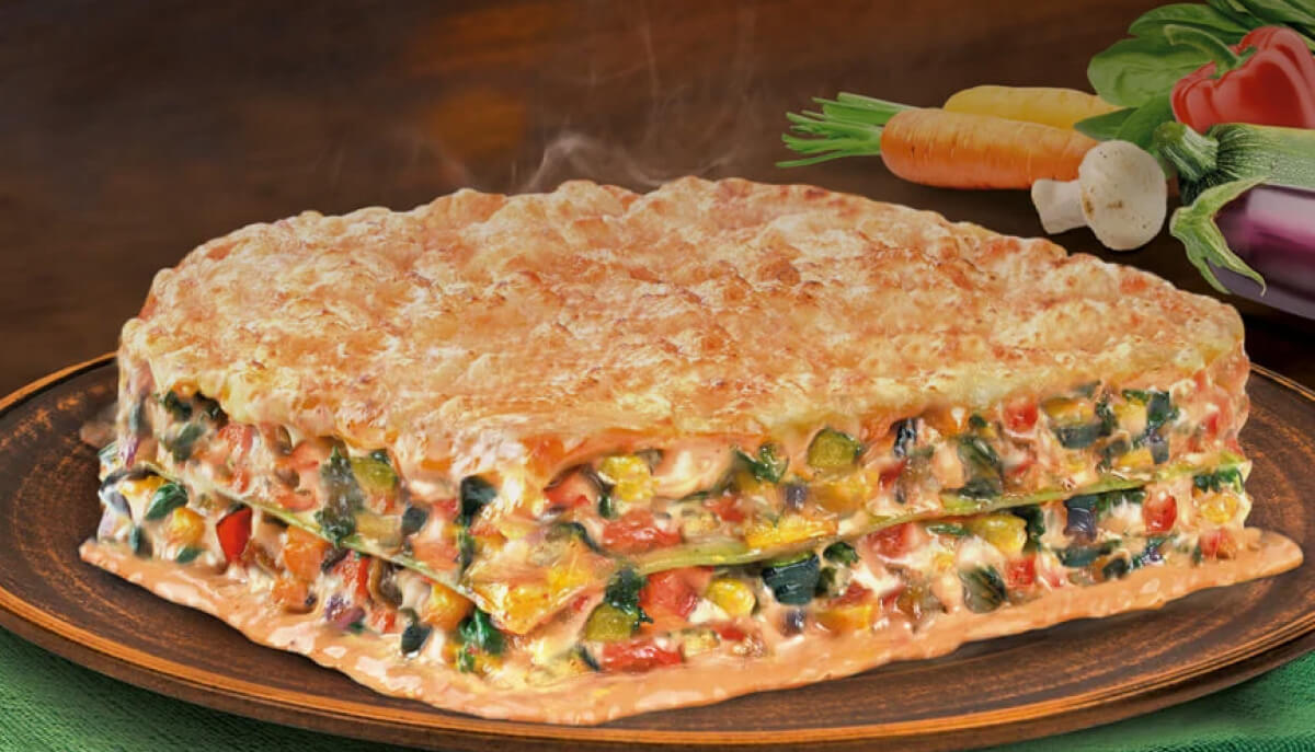 Lasaña de verduras con salsa de queso