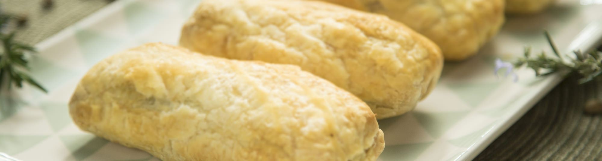 Pasteles de hojaldre con chocolate y plátano