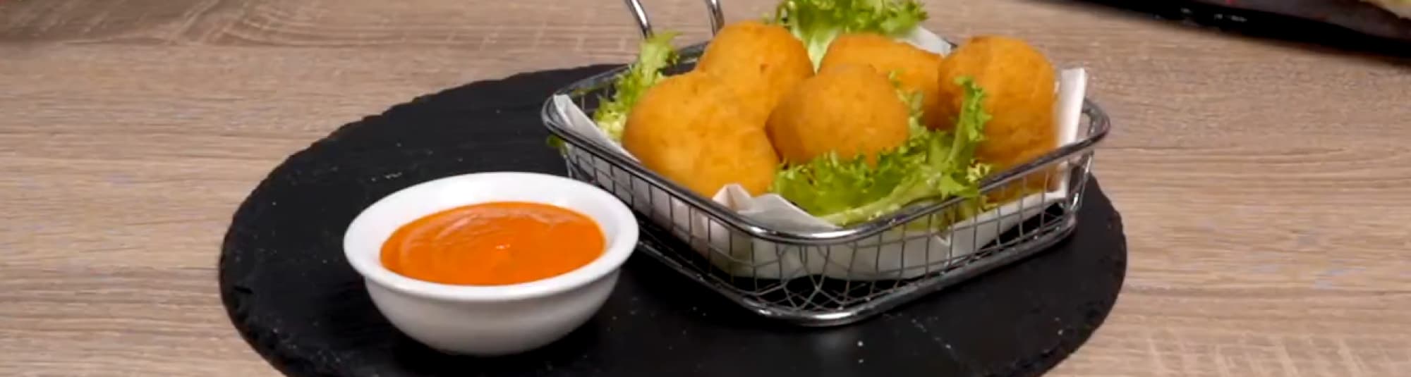 Croquetas de Bacalao con Salsa Vizcaína