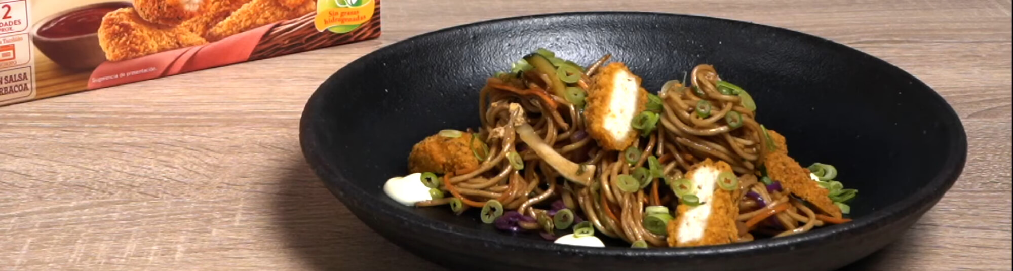 Fideos Chinos o Noodles con Pollo y Mayonesa Japonesa