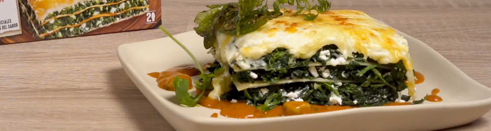 Lasaña de Espinacas y Queso con Salsa Curry