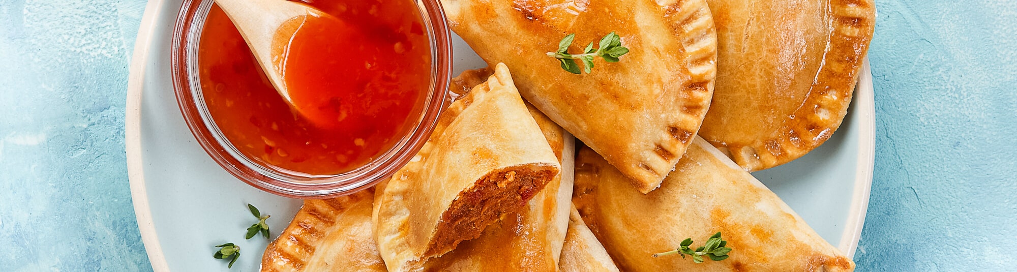 Empanadillas de Atún con Salsa de Chiles&nbsp;